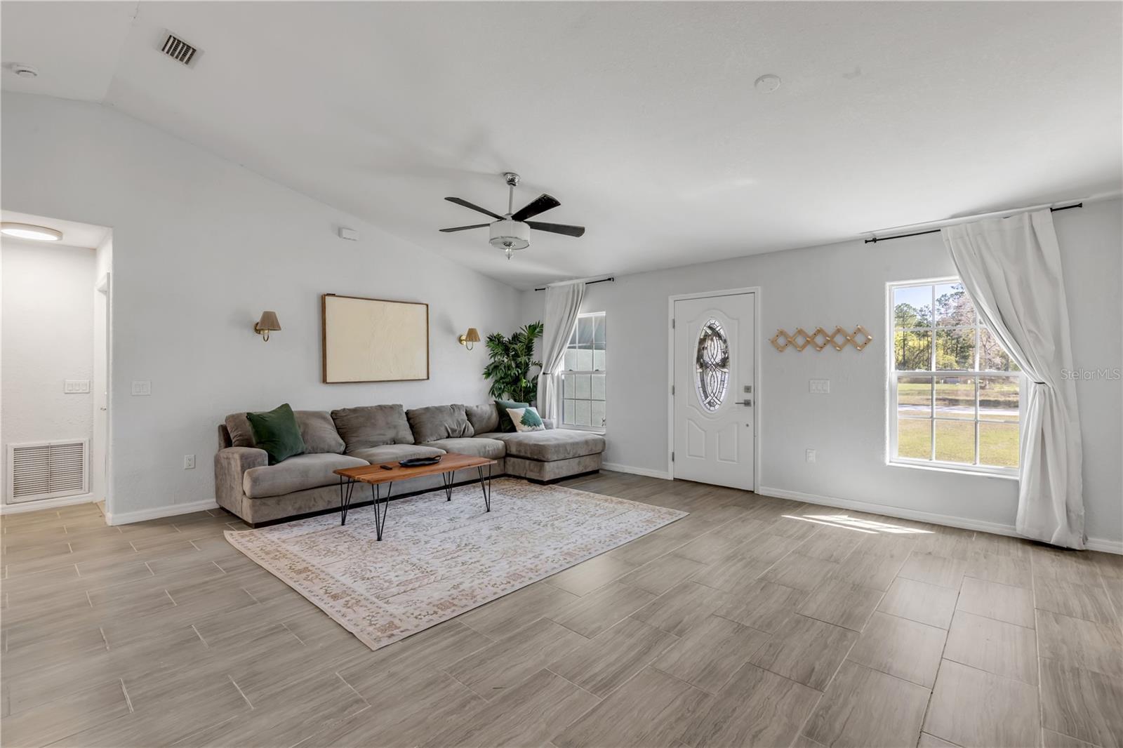 Image 5 of 45 For 1740 East Parkway