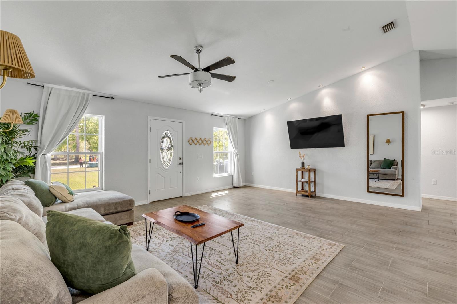 Image 6 of 45 For 1740 East Parkway