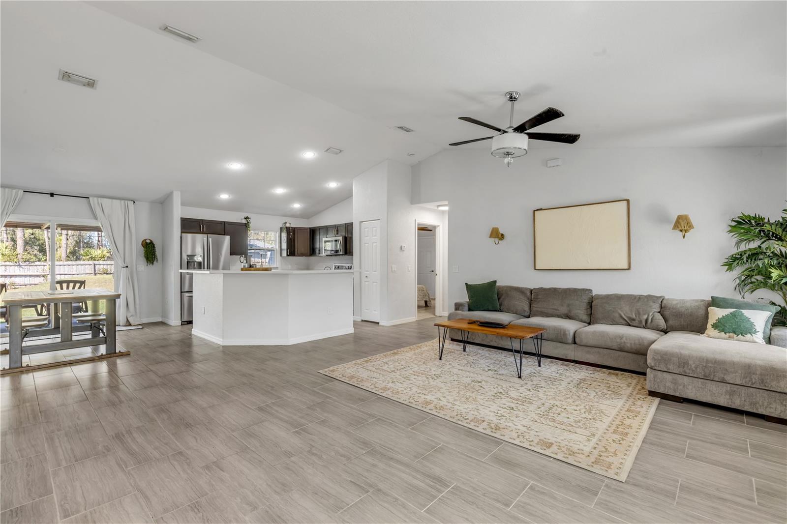 Image 7 of 45 For 1740 East Parkway