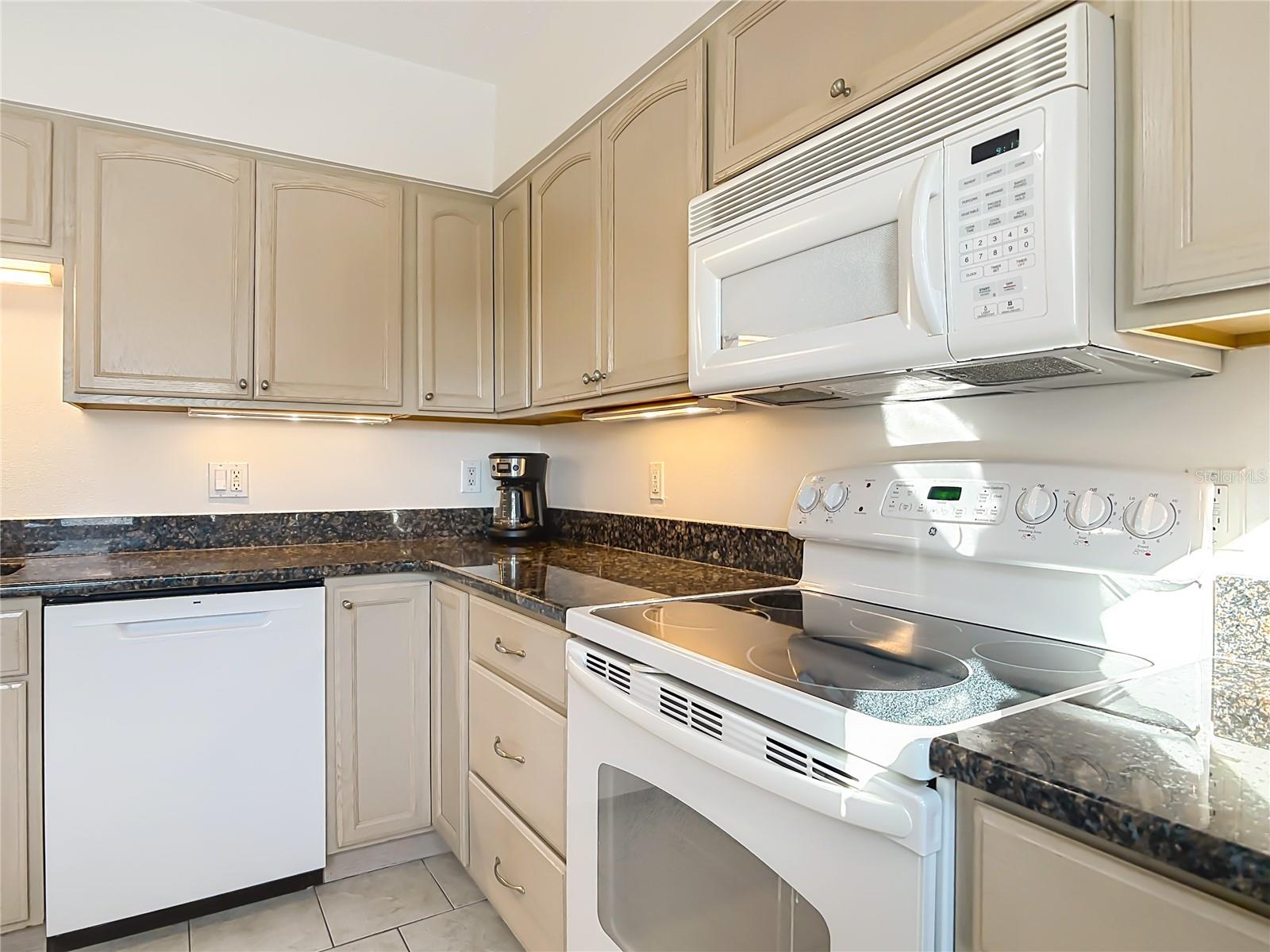 Image 11 of 41 For 547 Atlantic Avenue 23