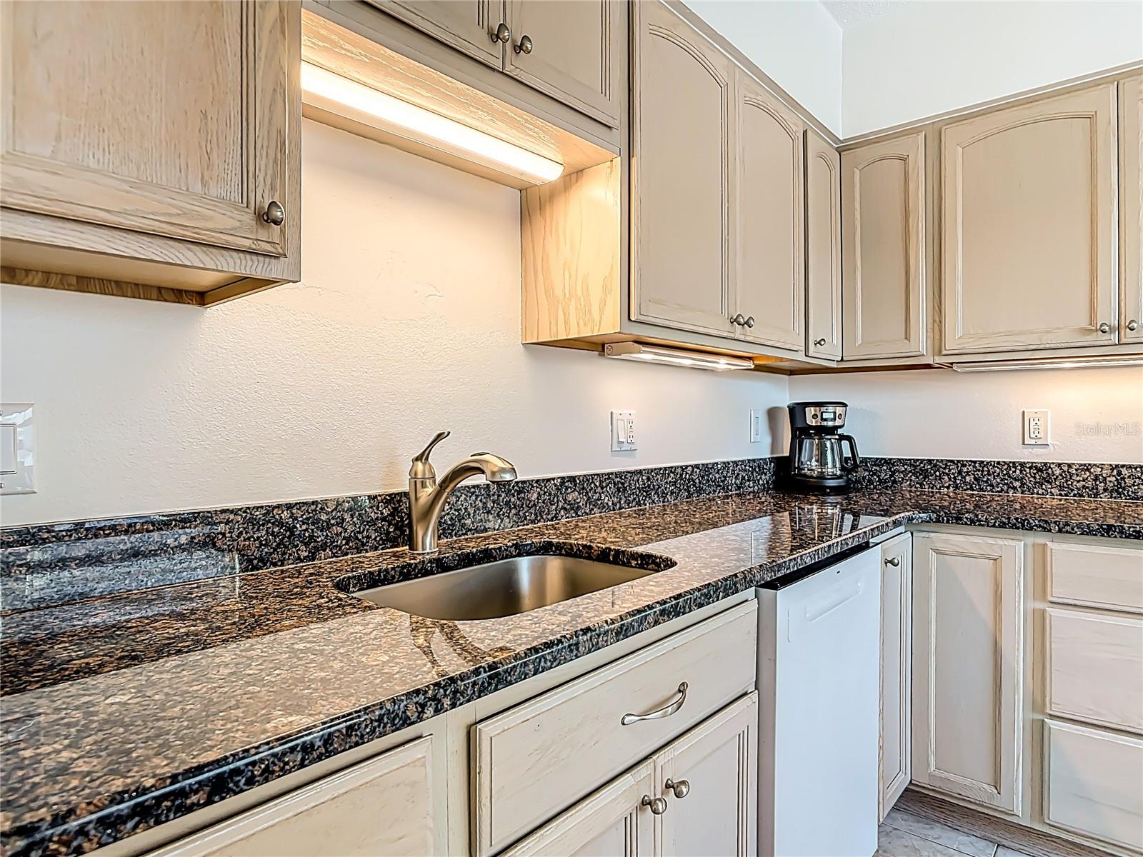 Image 12 of 41 For 547 Atlantic Avenue 23