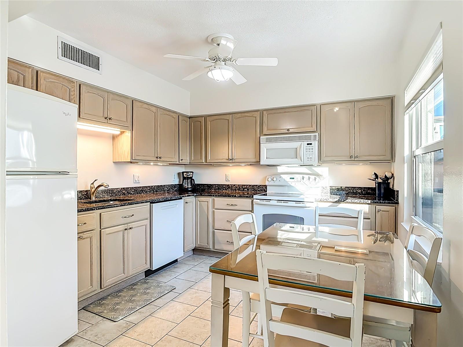 Image 9 of 41 For 547 Atlantic Avenue 23