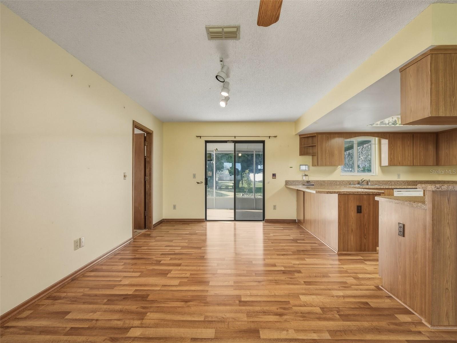 Image 12 of 38 For 1214 Victory Palm Drive