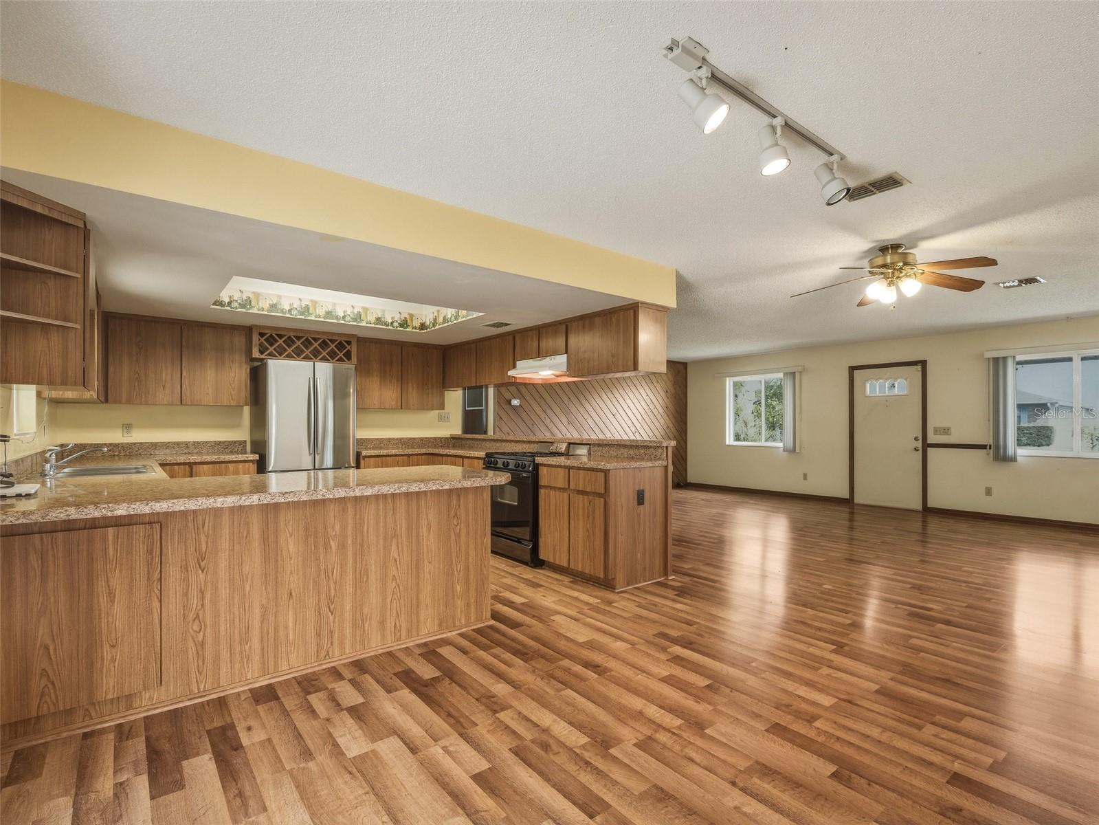 Image 13 of 38 For 1214 Victory Palm Drive