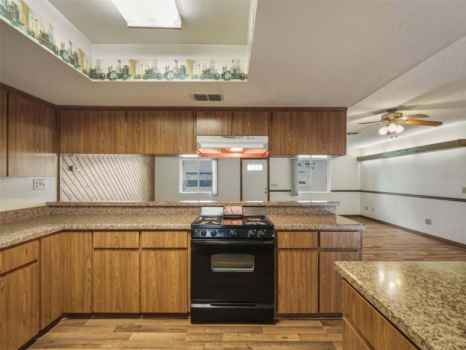 Image 17 of 38 For 1214 Victory Palm Drive