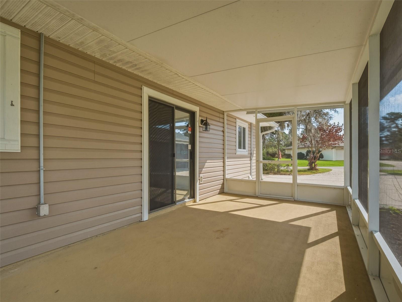 Image 22 of 38 For 1214 Victory Palm Drive