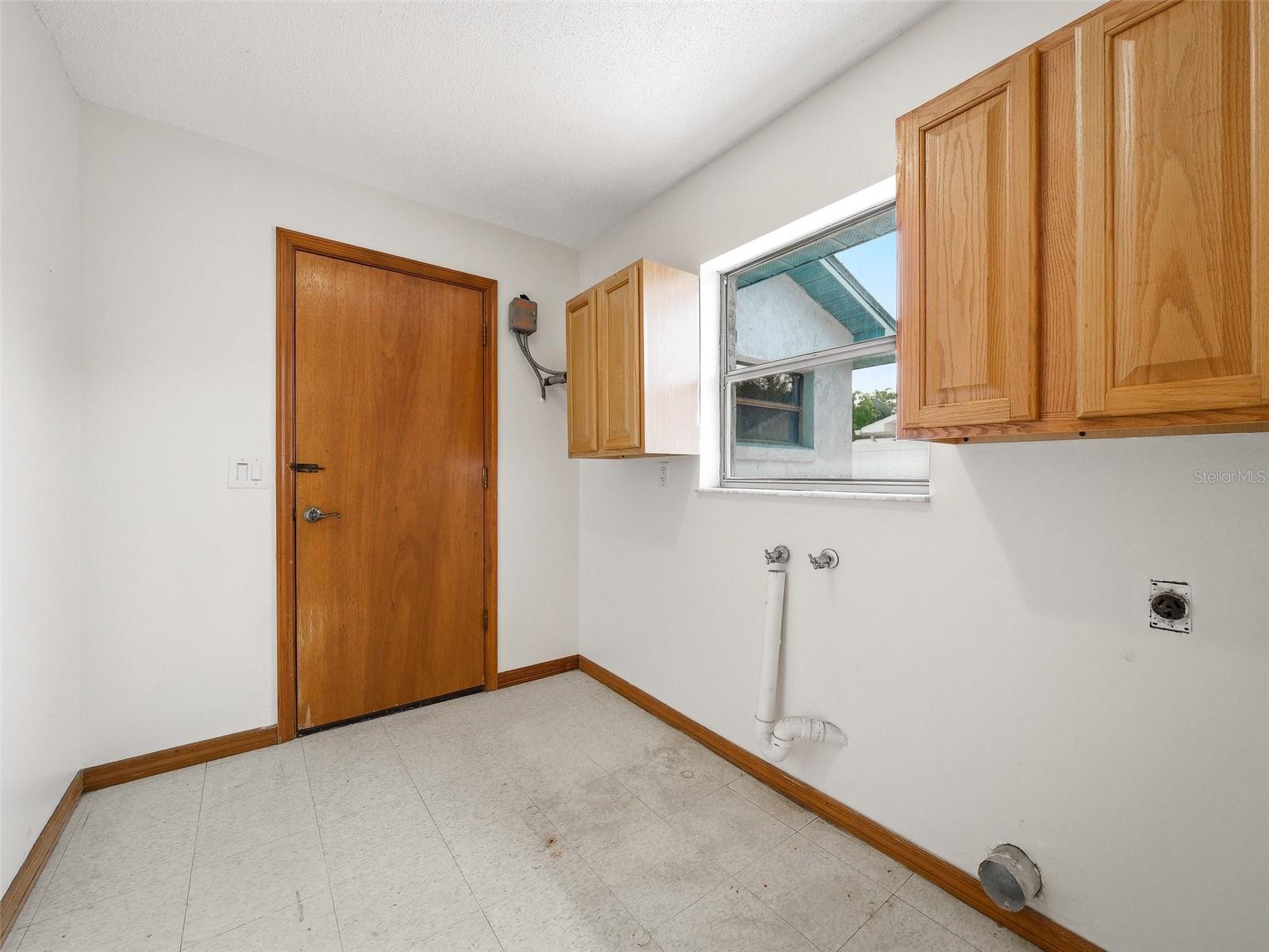 Image 29 of 33 For 3303 Orange Tree Drive