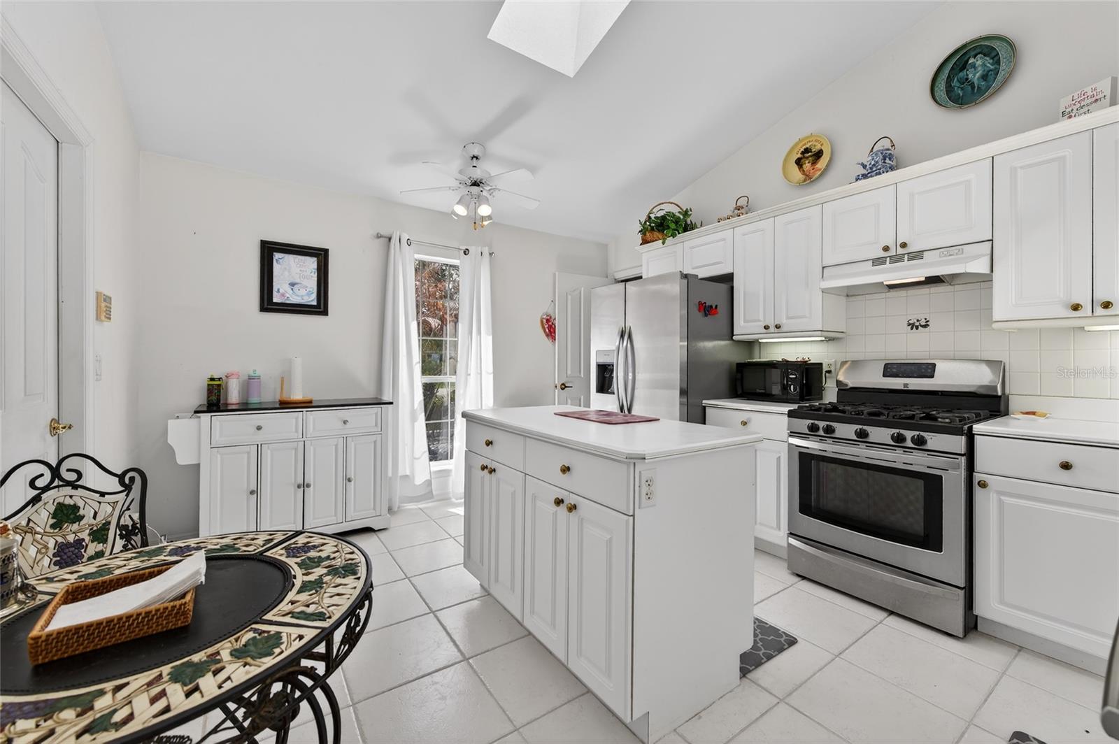 Image 23 of 41 For 2225 Juanita Drive