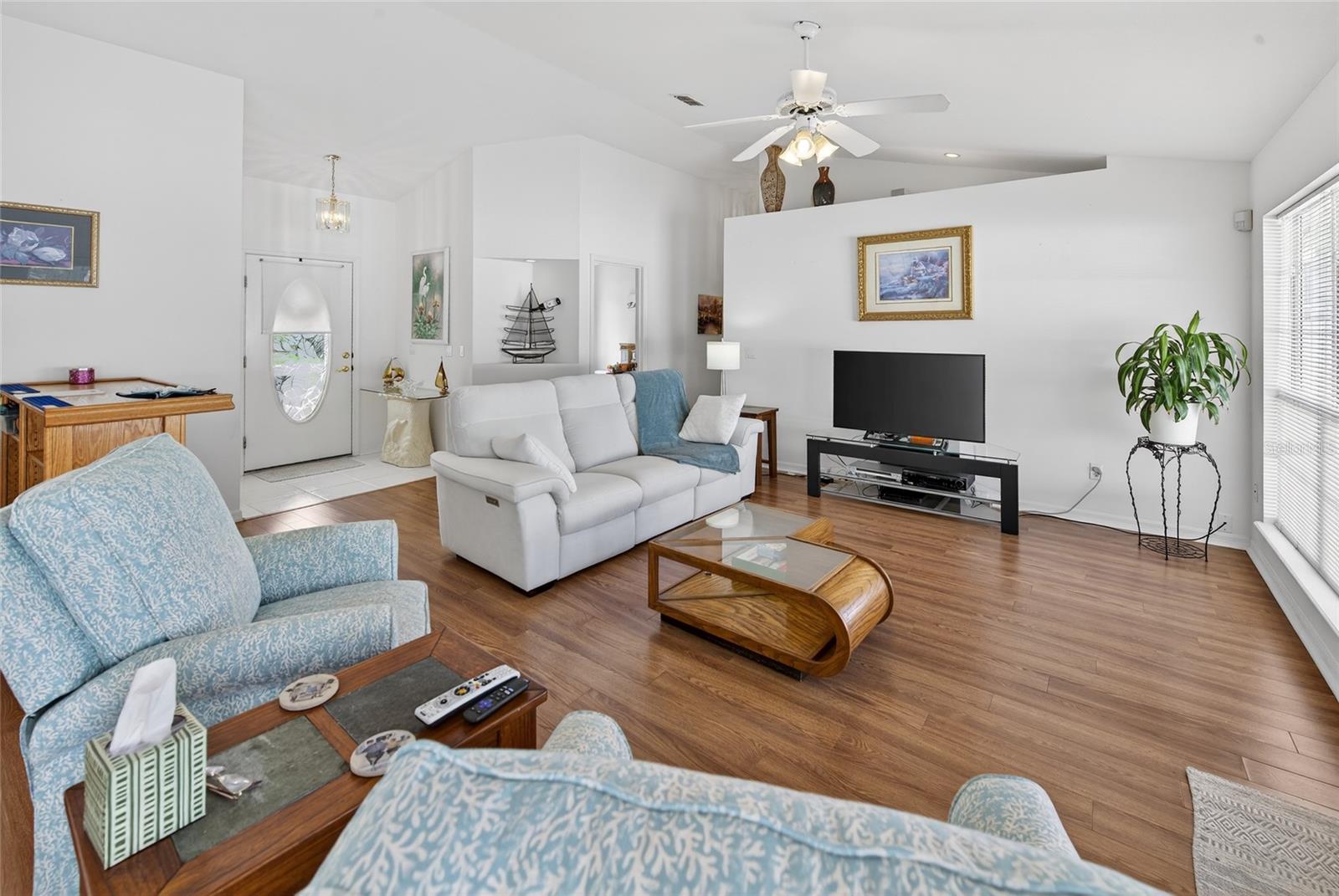 Image 8 of 41 For 2225 Juanita Drive