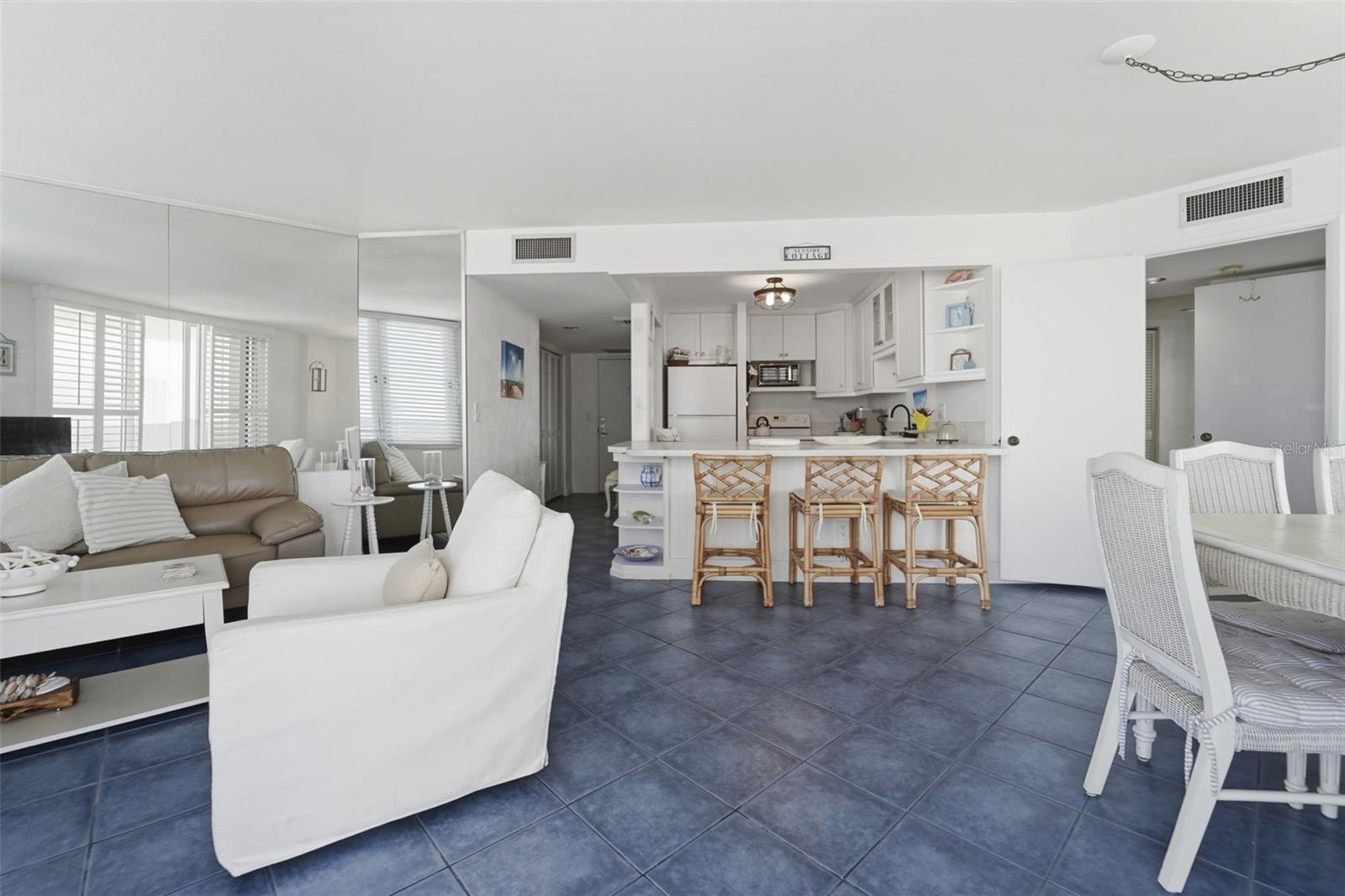 Image 9 of 37 For 3047 Atlantic Avenue 1205