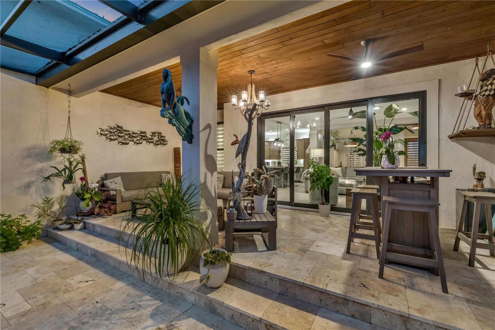 Listing photo id 13 for 1502 Saxon Drive