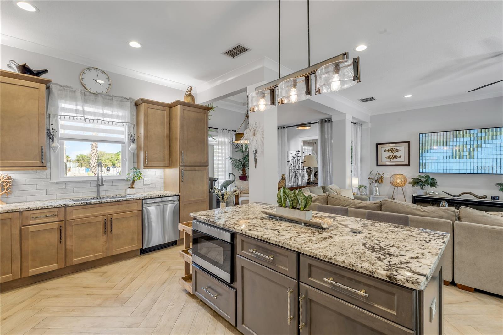 Listing photo id 36 for 1502 Saxon Drive