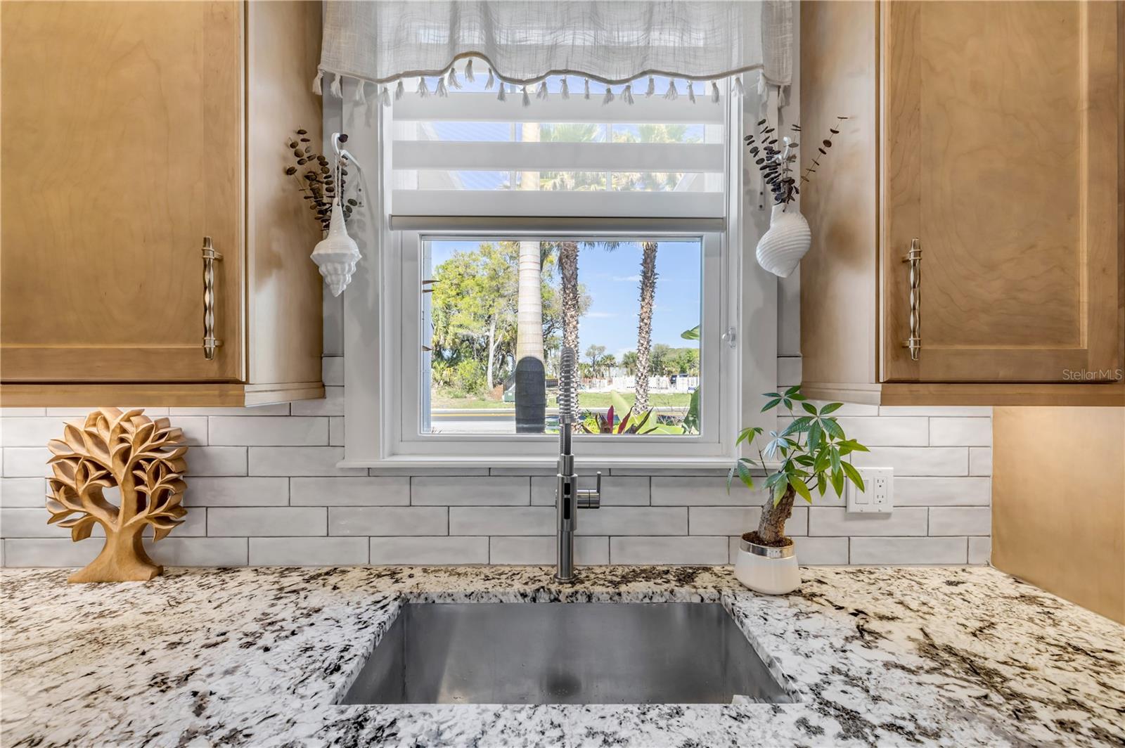 Listing photo id 37 for 1502 Saxon Drive