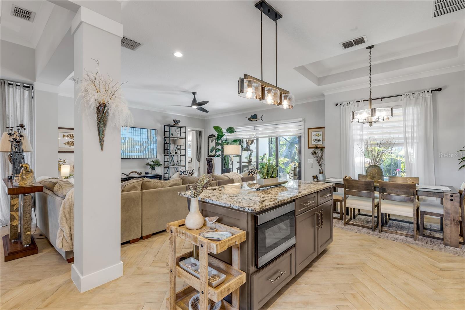 Listing photo id 38 for 1502 Saxon Drive