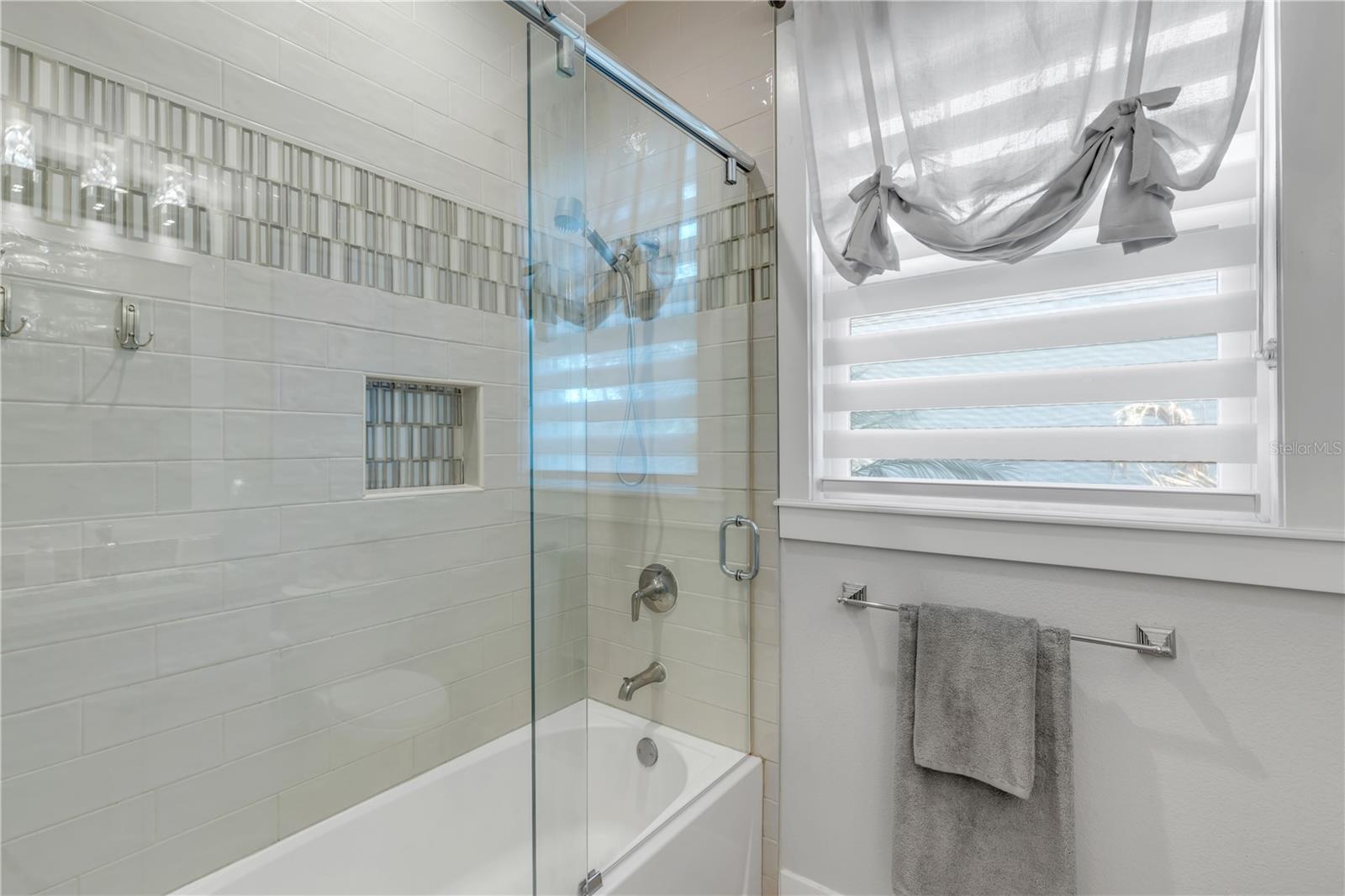 Listing photo id 43 for 1502 Saxon Drive