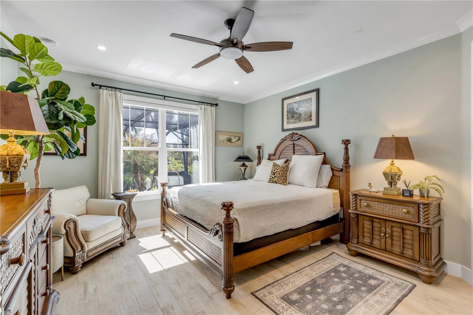 Listing photo id 45 for 1502 Saxon Drive