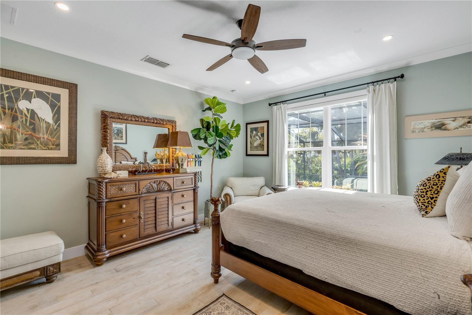 Listing photo id 46 for 1502 Saxon Drive