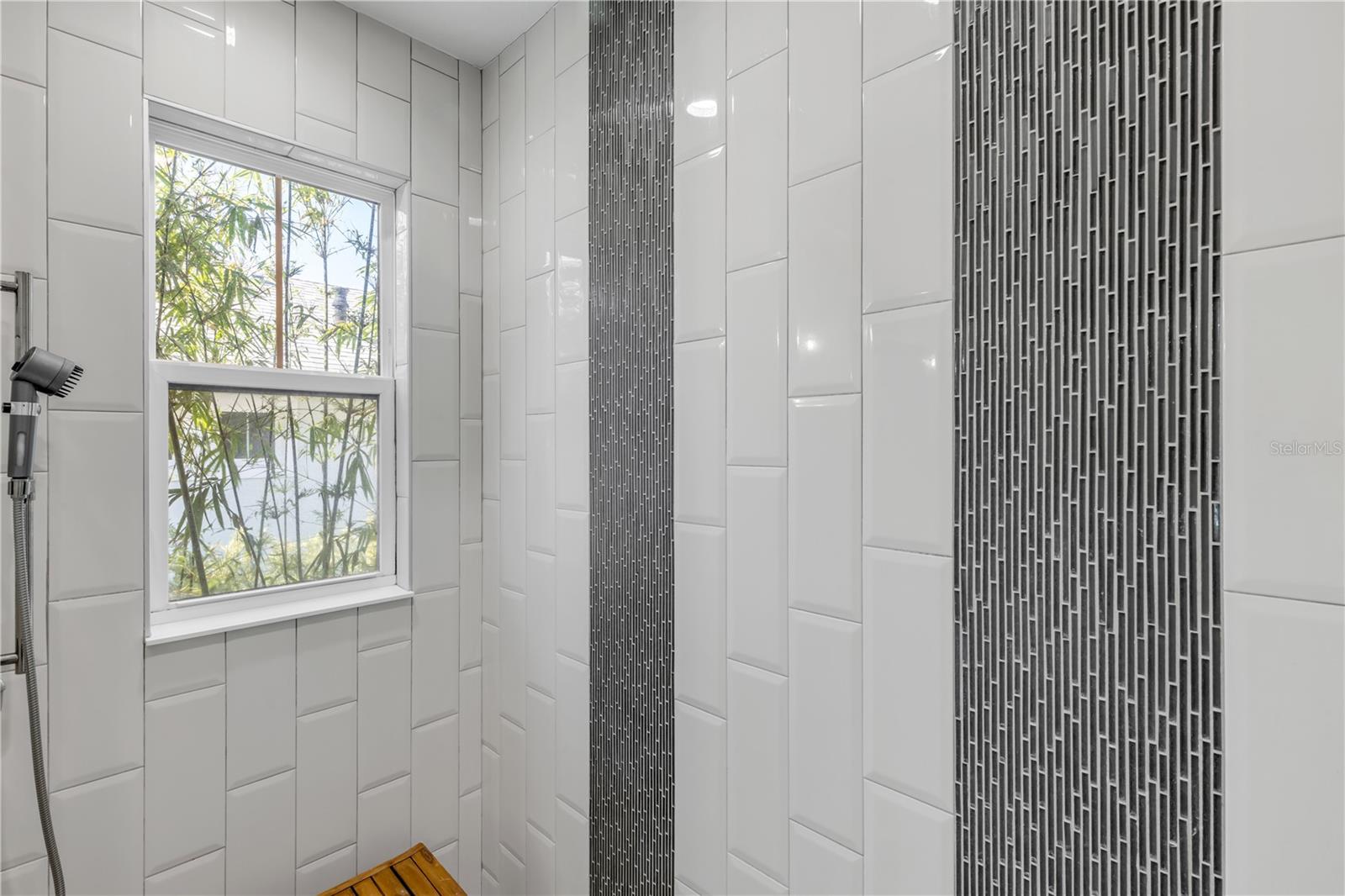 Listing photo id 48 for 1502 Saxon Drive