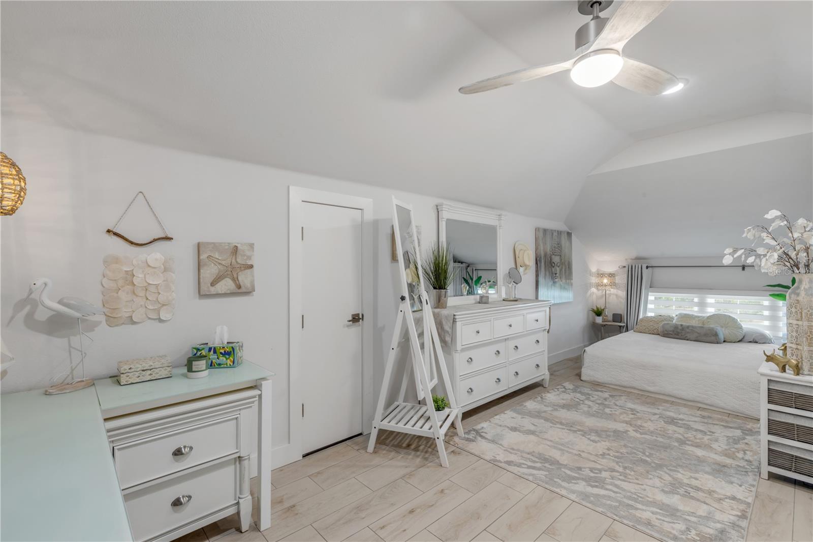 Listing photo id 53 for 1502 Saxon Drive