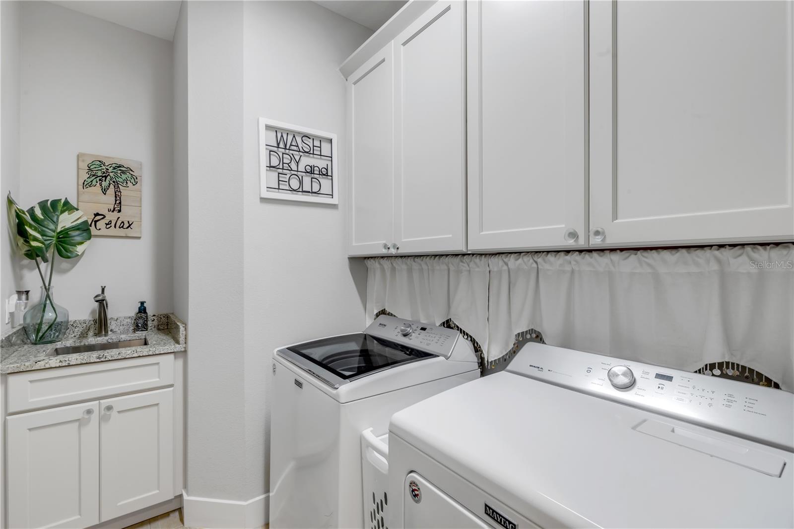 Listing photo id 54 for 1502 Saxon Drive