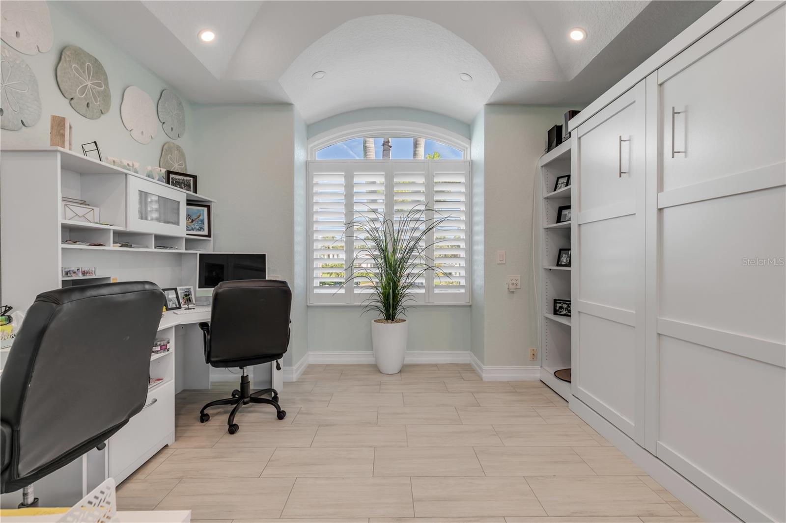 Listing photo id 21 for 444 Quay Assisi Court