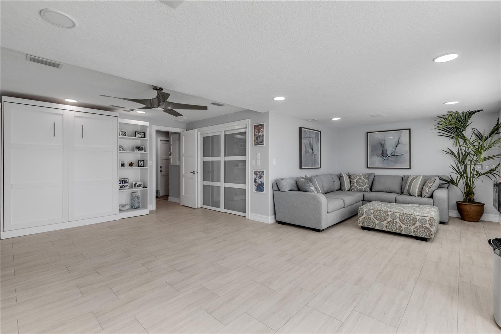 Listing photo id 40 for 444 Quay Assisi Court