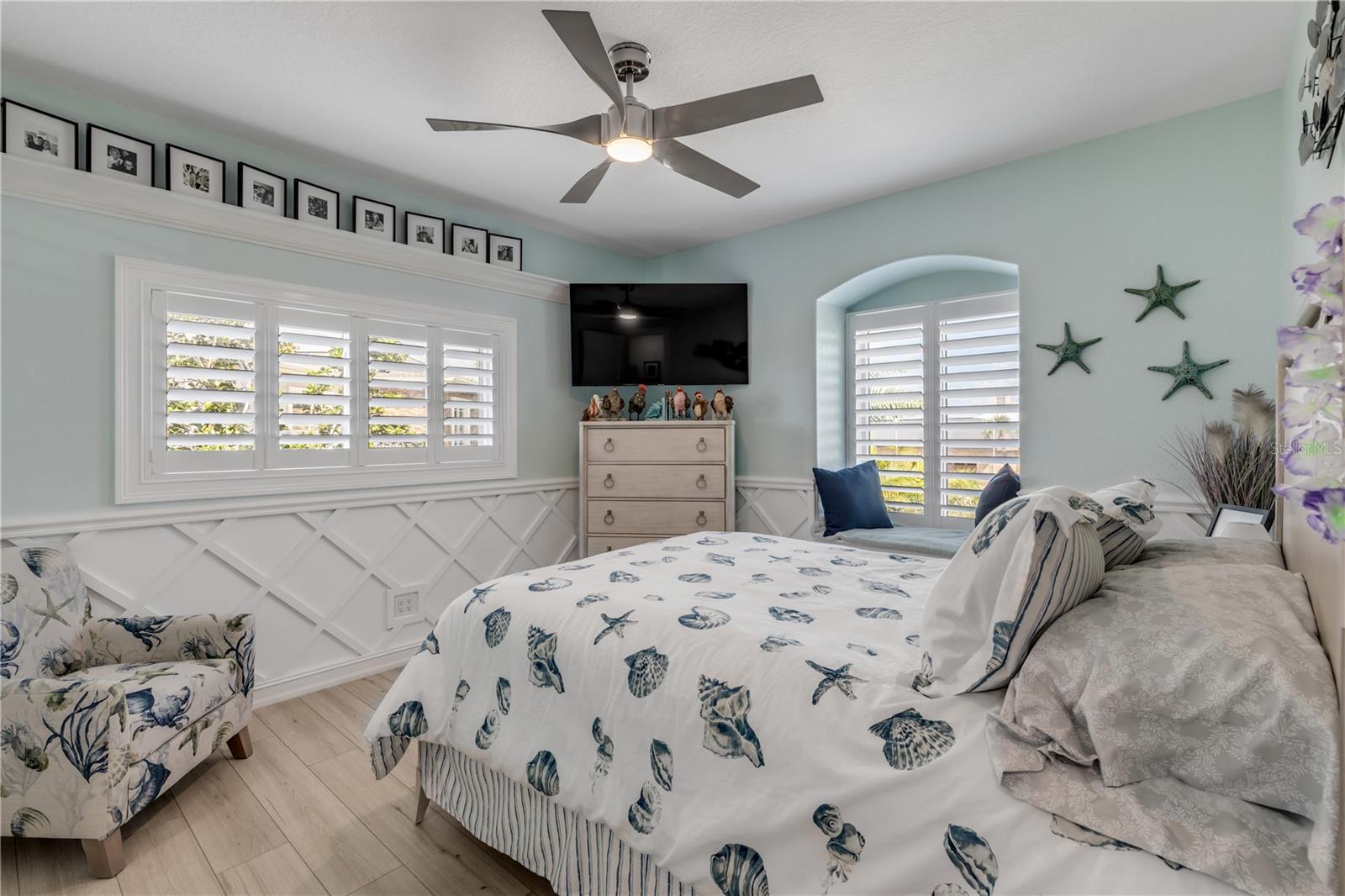 Listing photo id 44 for 444 Quay Assisi Court