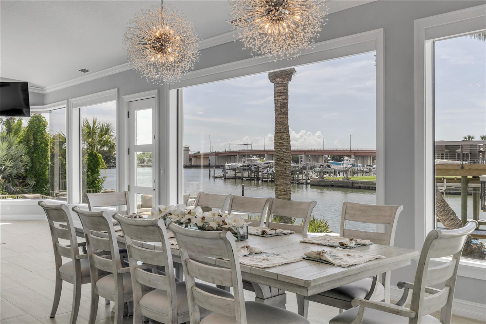 Listing photo id 3 for 444 Quay Assisi Court