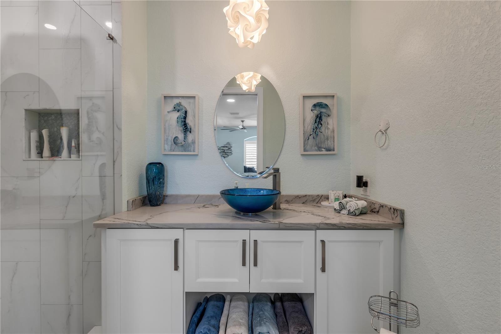 Listing photo id 49 for 444 Quay Assisi Court