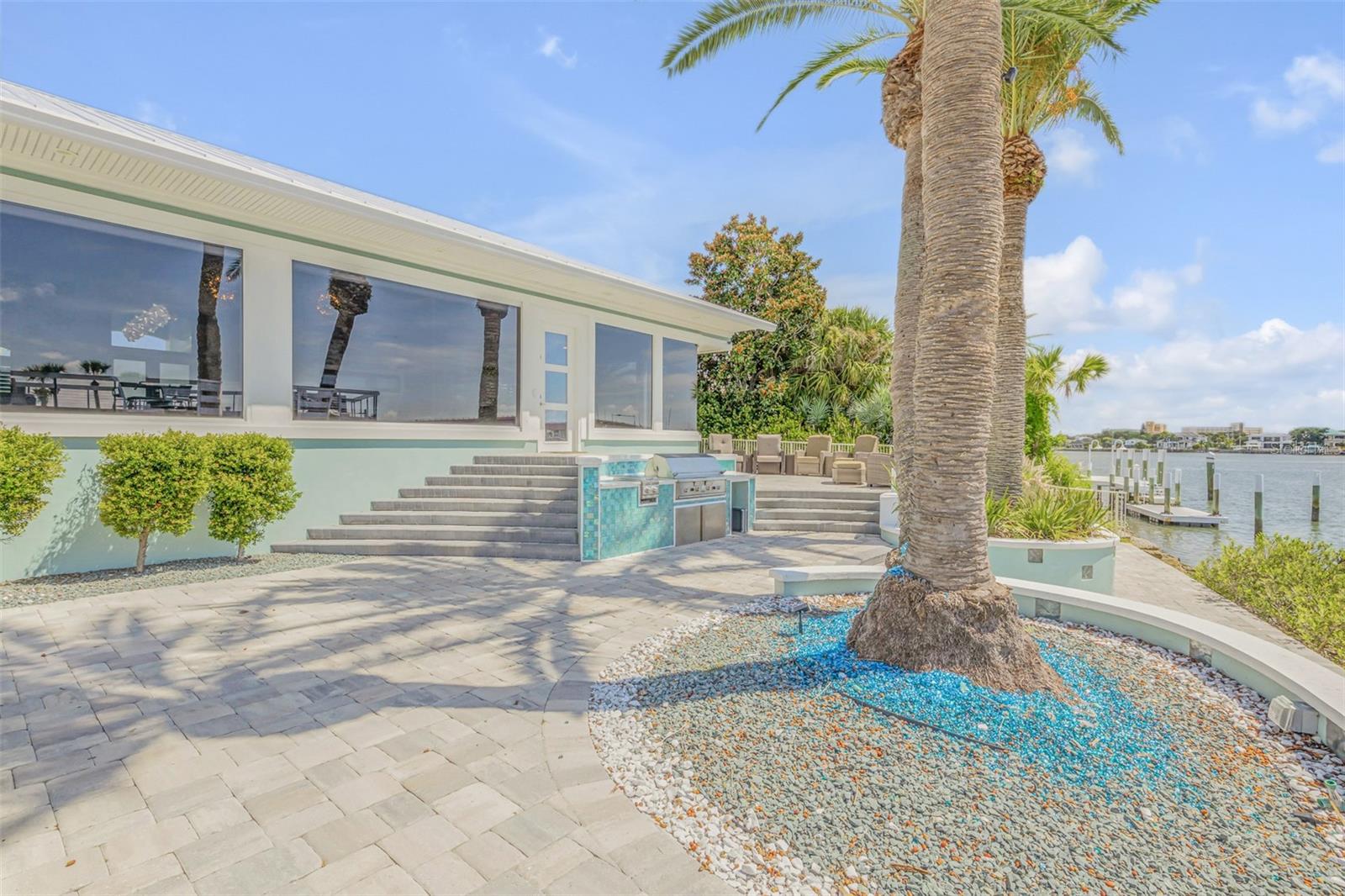 Listing photo id 56 for 444 Quay Assisi Court