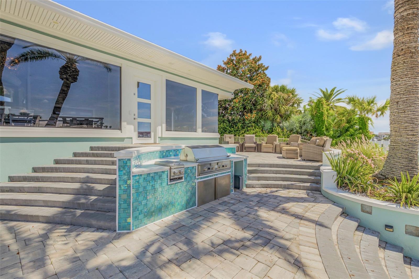 Listing photo id 57 for 444 Quay Assisi Court