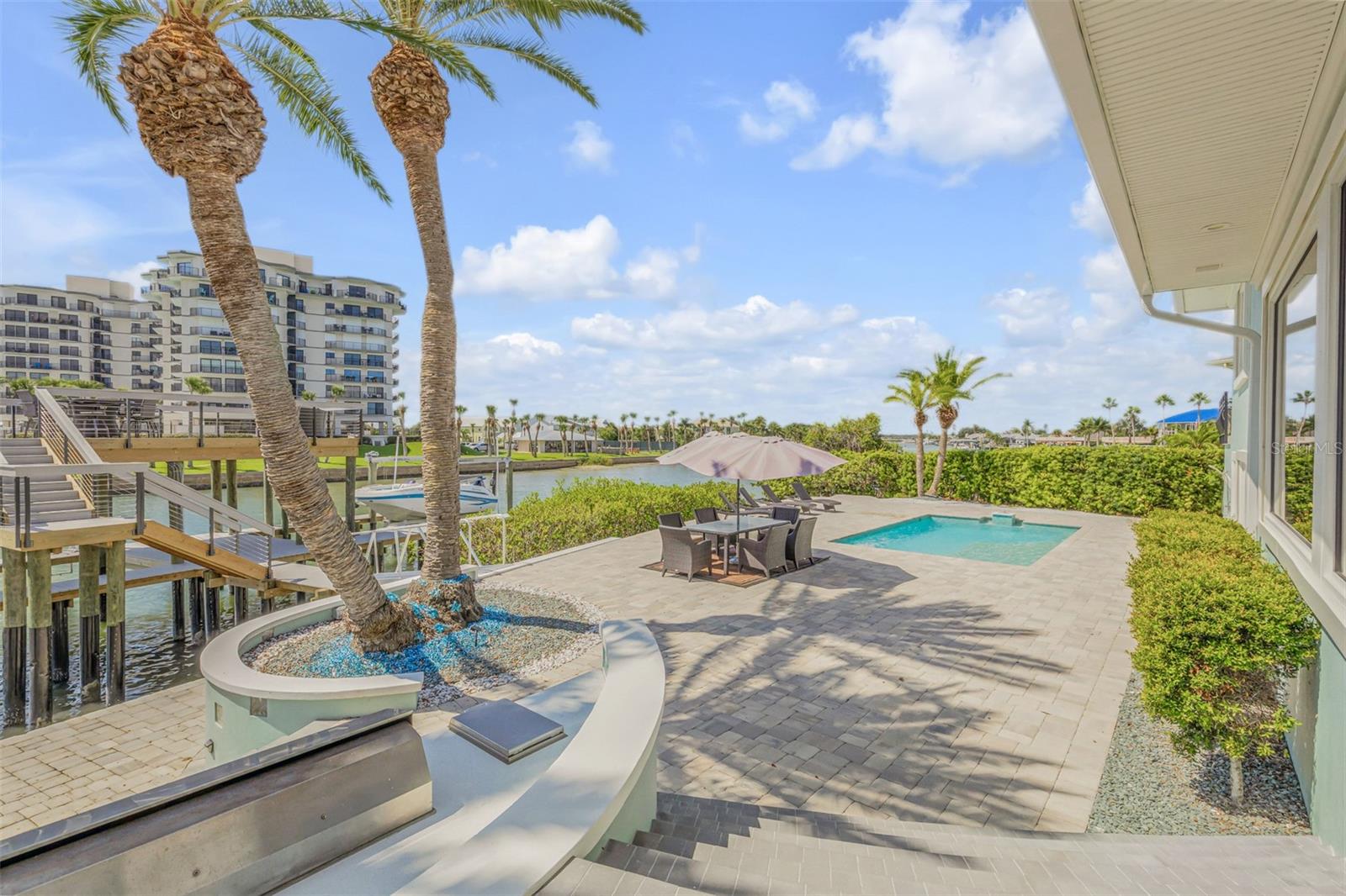 Listing photo id 58 for 444 Quay Assisi Court