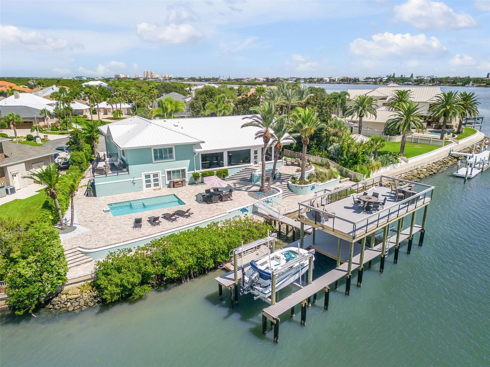 Listing photo id 64 for 444 Quay Assisi Court