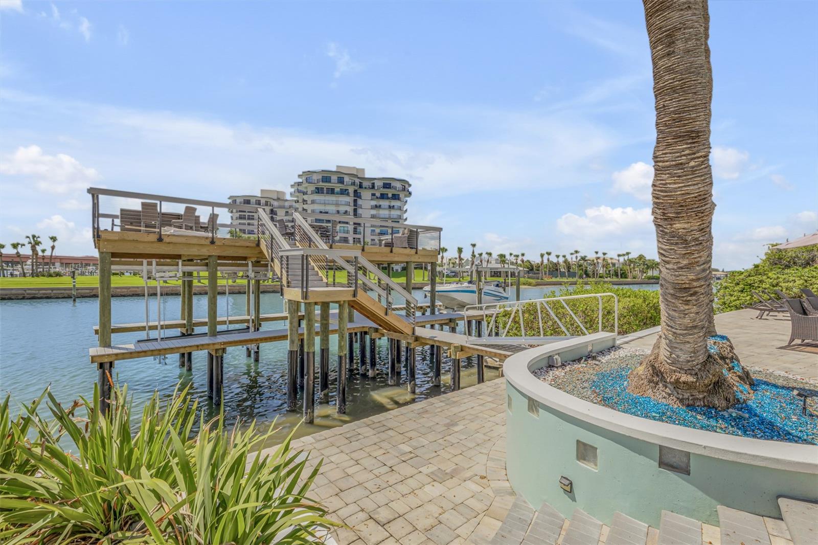 Listing photo id 69 for 444 Quay Assisi Court