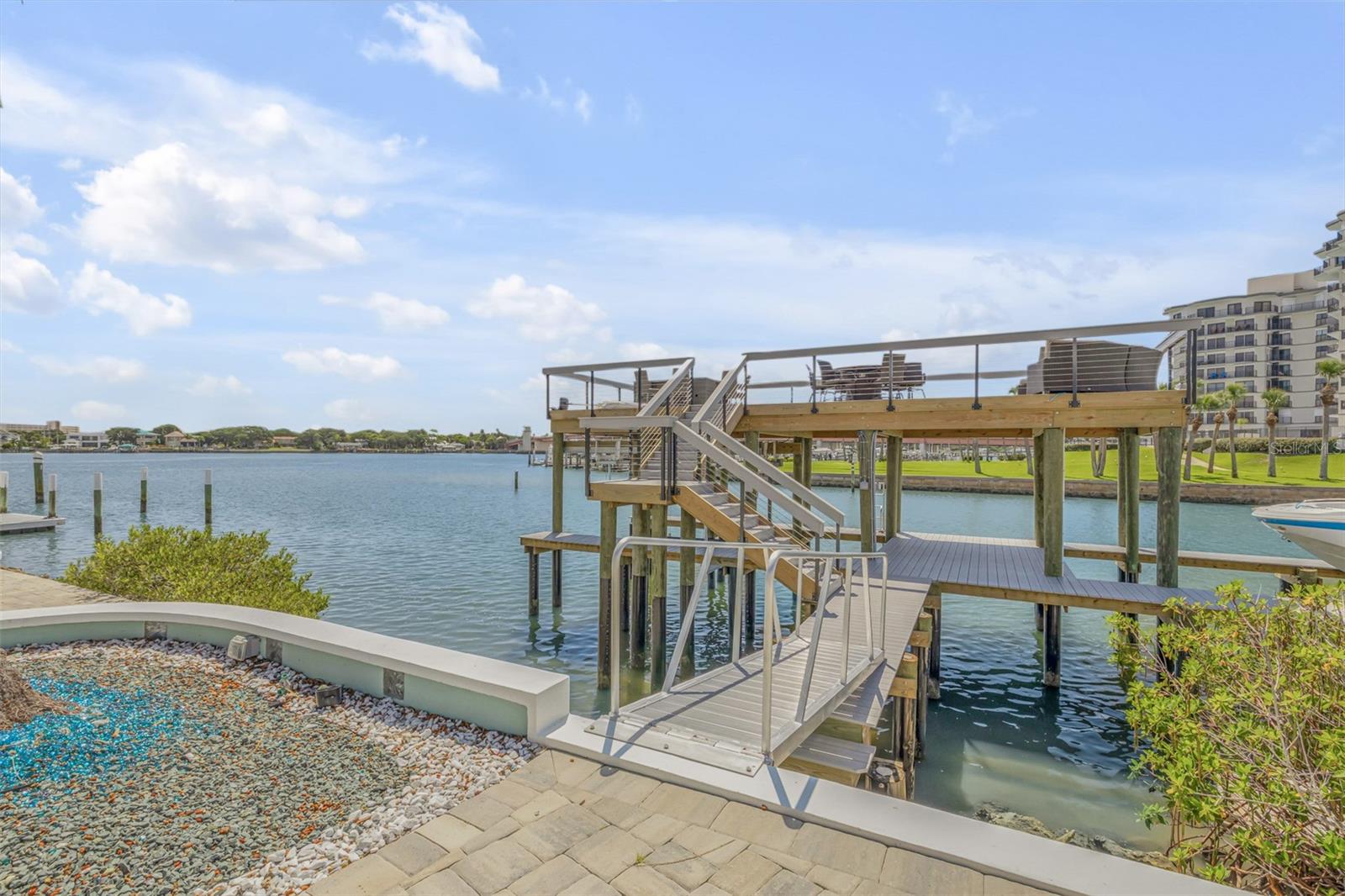 Listing photo id 70 for 444 Quay Assisi Court