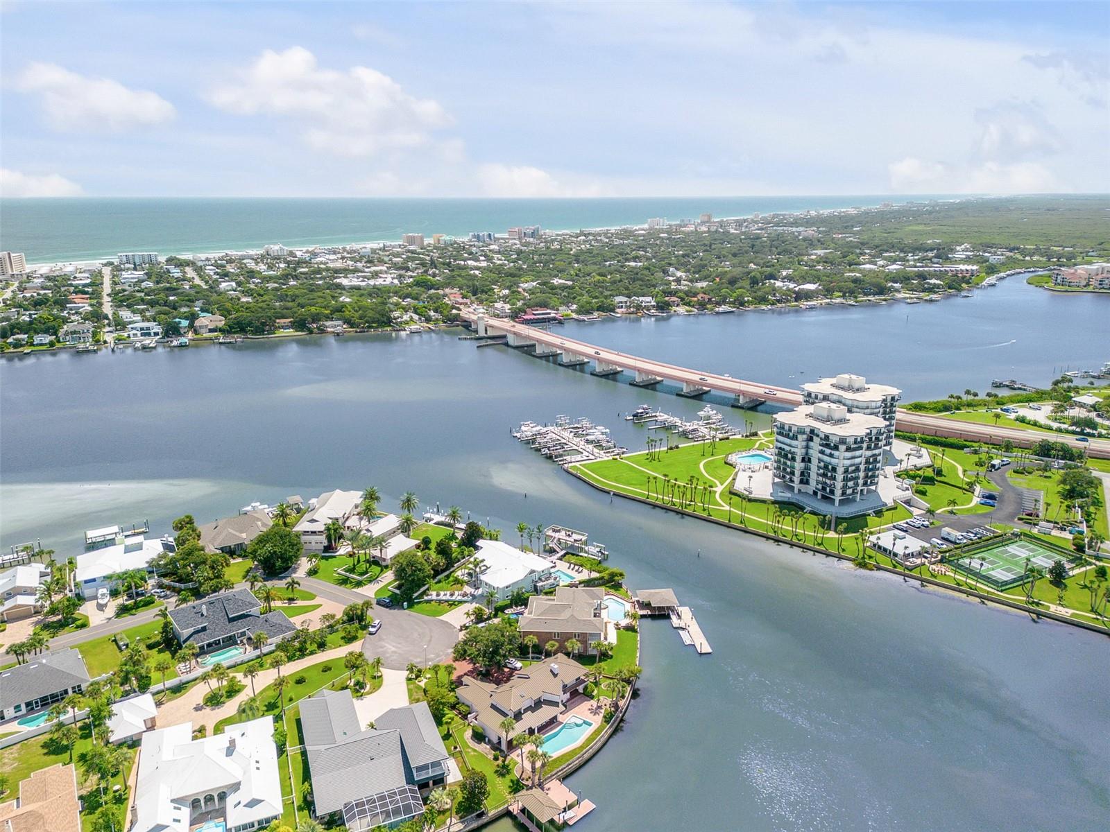 Listing photo id 80 for 444 Quay Assisi Court