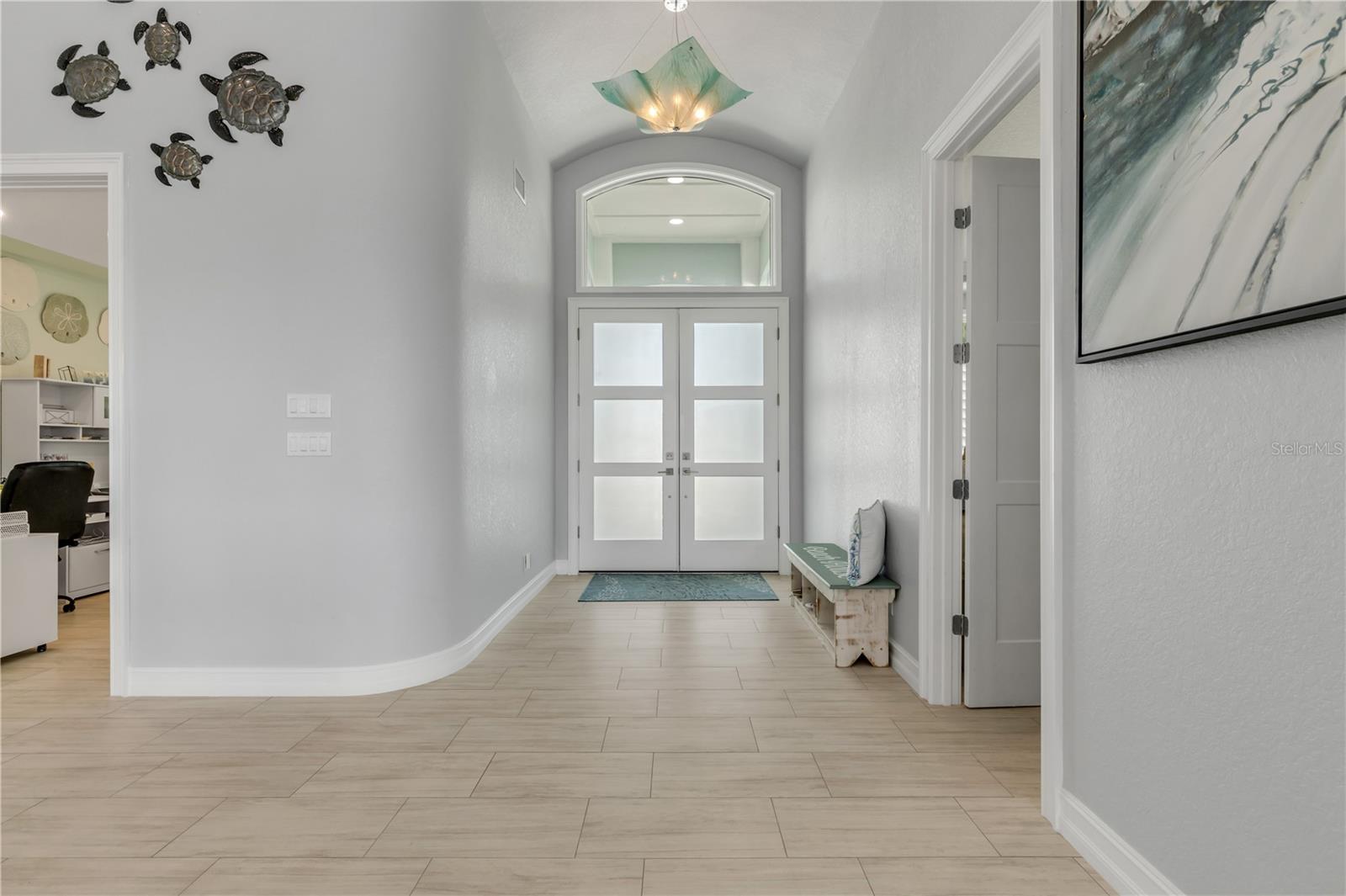 Listing photo id 90 for 444 Quay Assisi Court