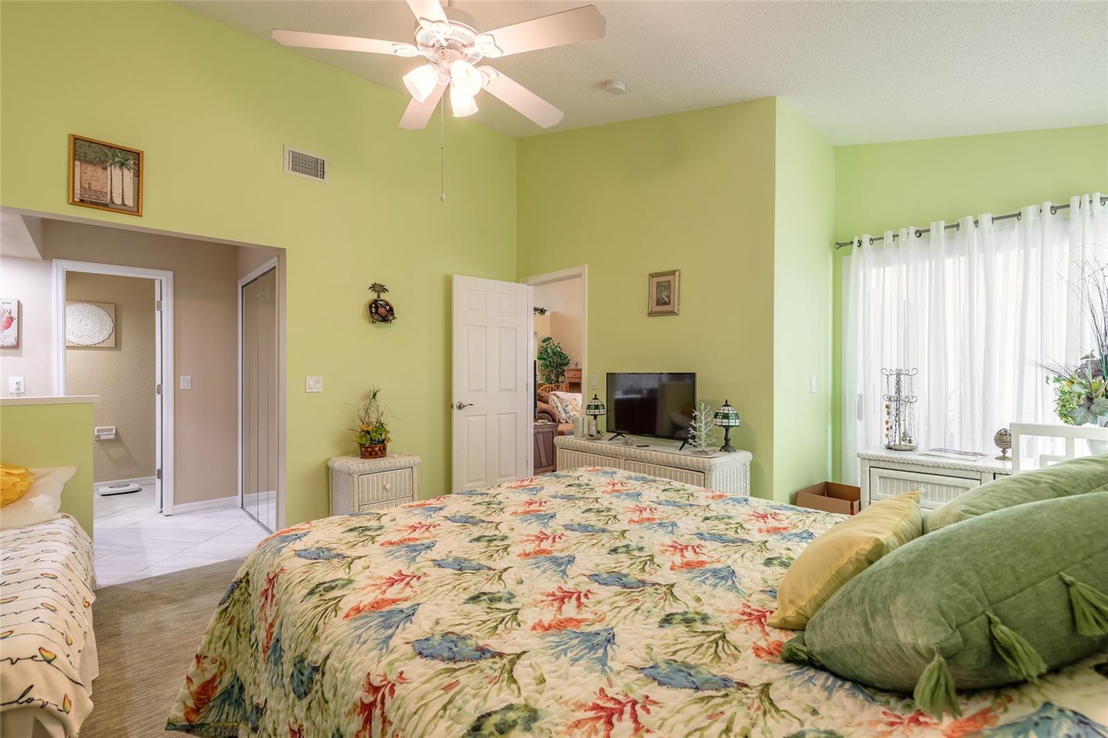 Image 20 of 39 For 942 Windridge Court C