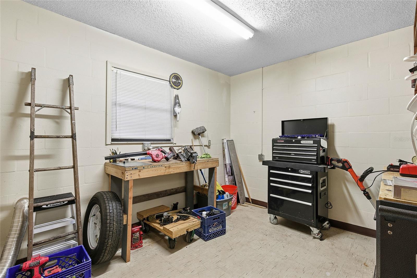 Image 32 of 40 For 2704 Sabal Palm Drive