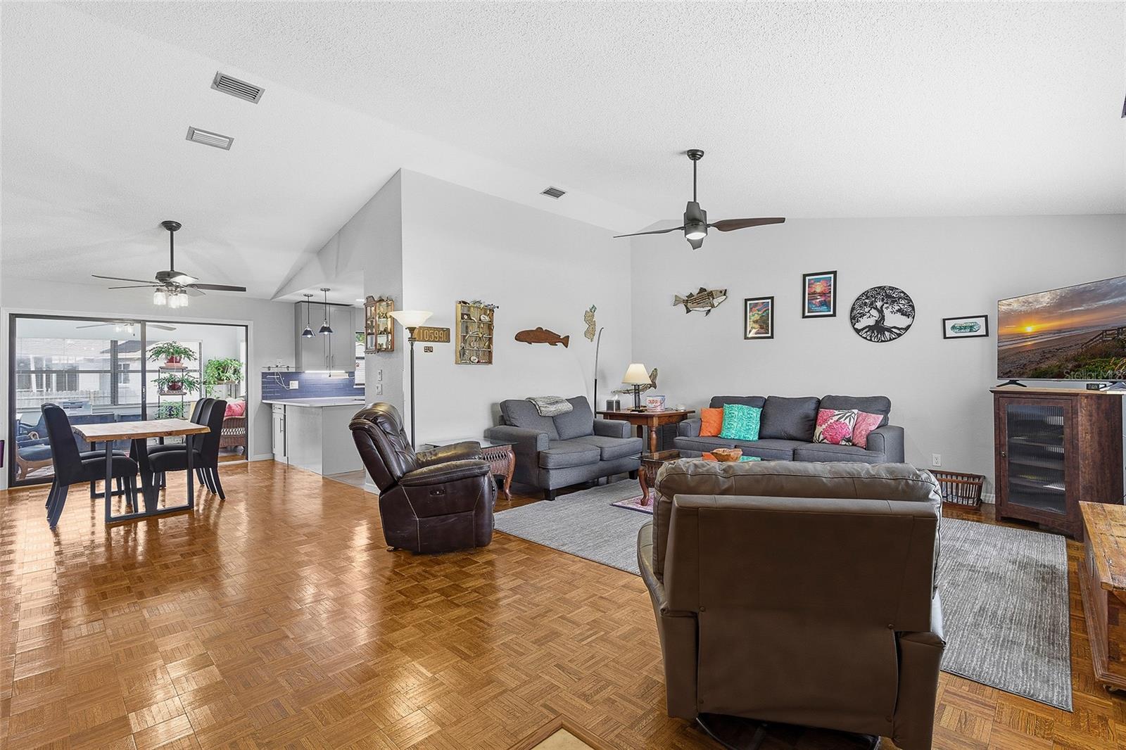 Image 6 of 40 For 2704 Sabal Palm Drive