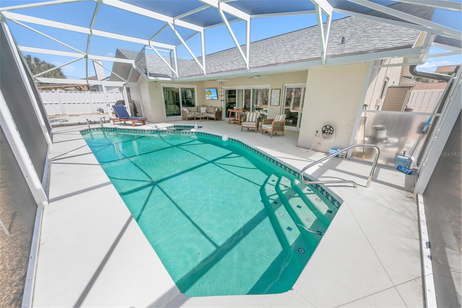 Image 15 of 37 For 4748 Riverglen Boulevard