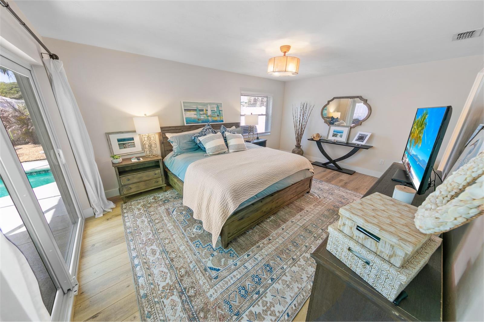 Image 18 of 37 For 4748 Riverglen Boulevard