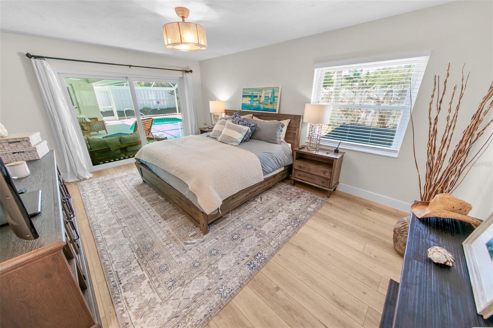 Image 19 of 37 For 4748 Riverglen Boulevard