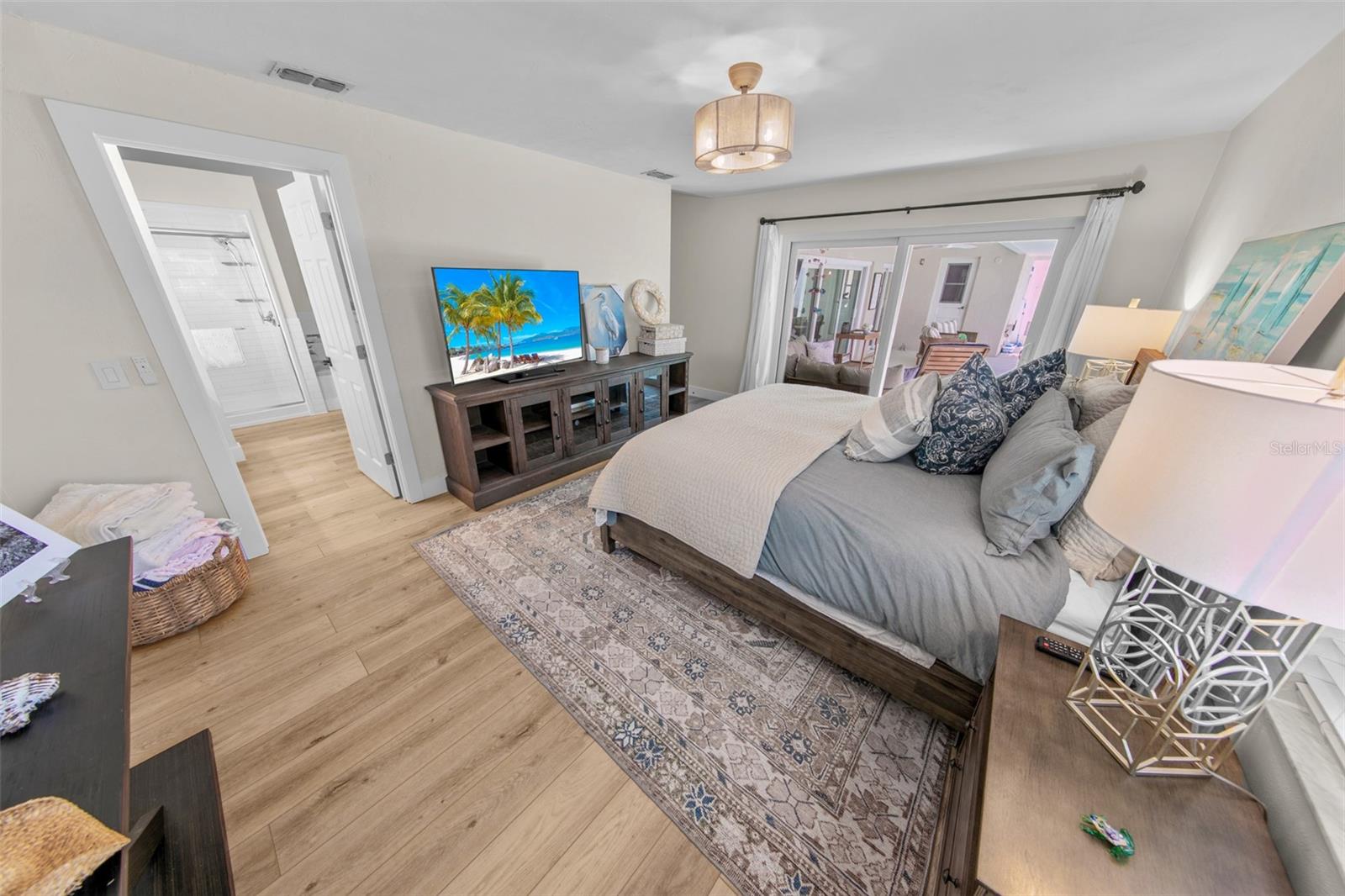 Image 20 of 37 For 4748 Riverglen Boulevard