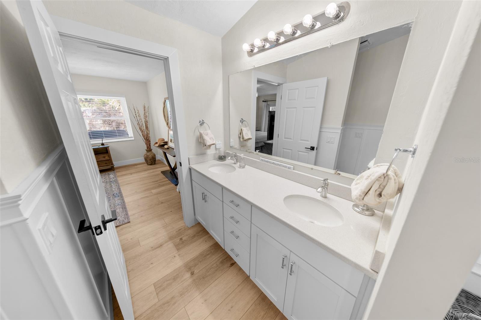 Image 22 of 37 For 4748 Riverglen Boulevard