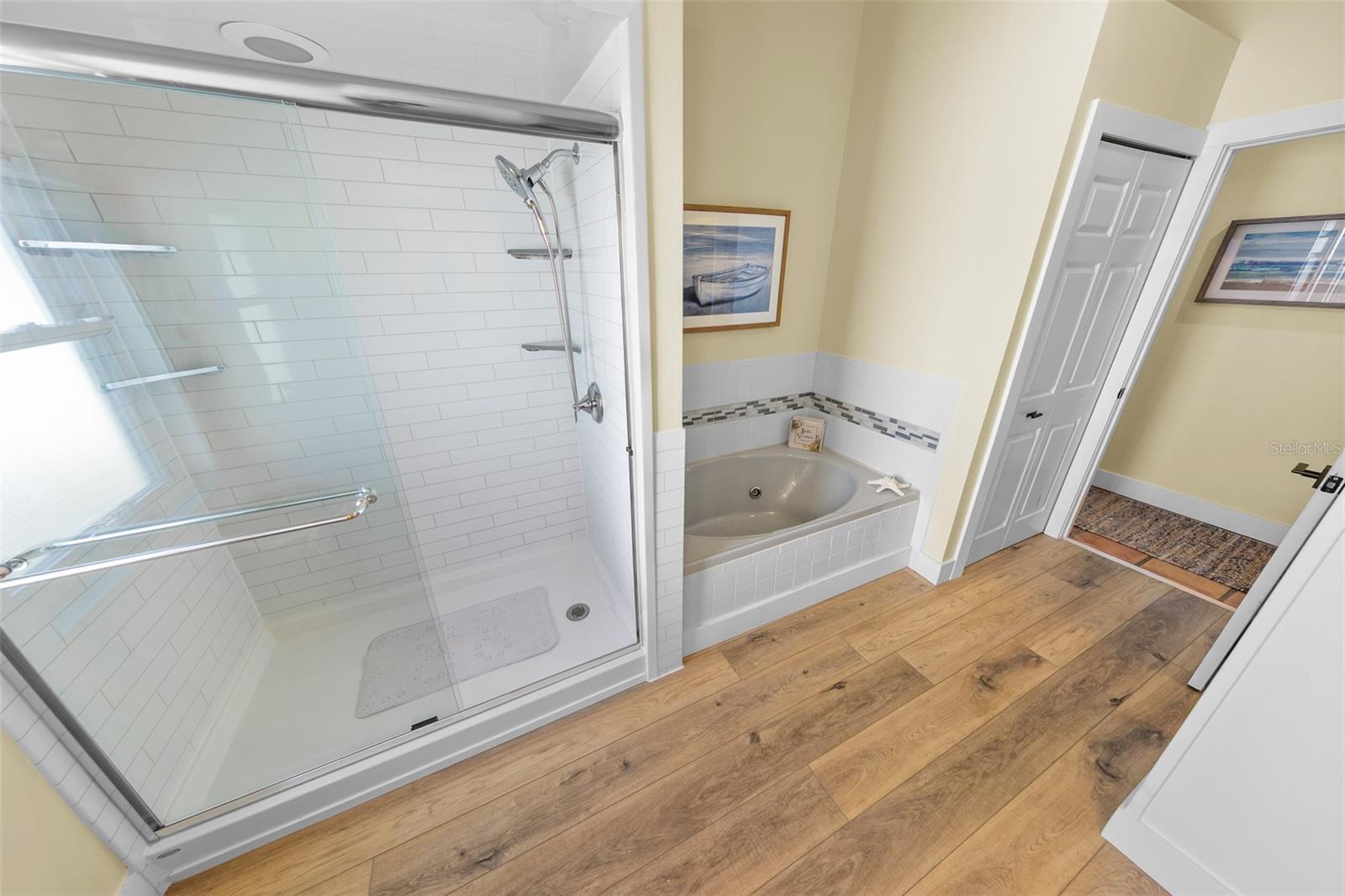 Image 23 of 37 For 4748 Riverglen Boulevard