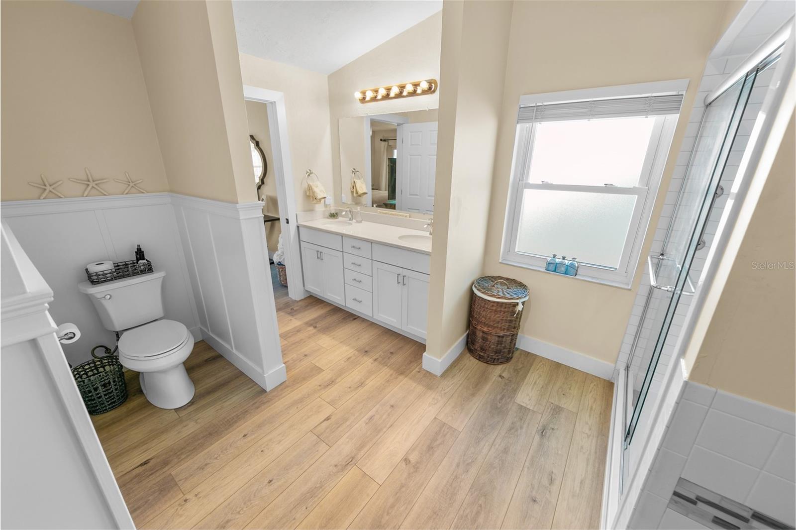 Image 24 of 37 For 4748 Riverglen Boulevard