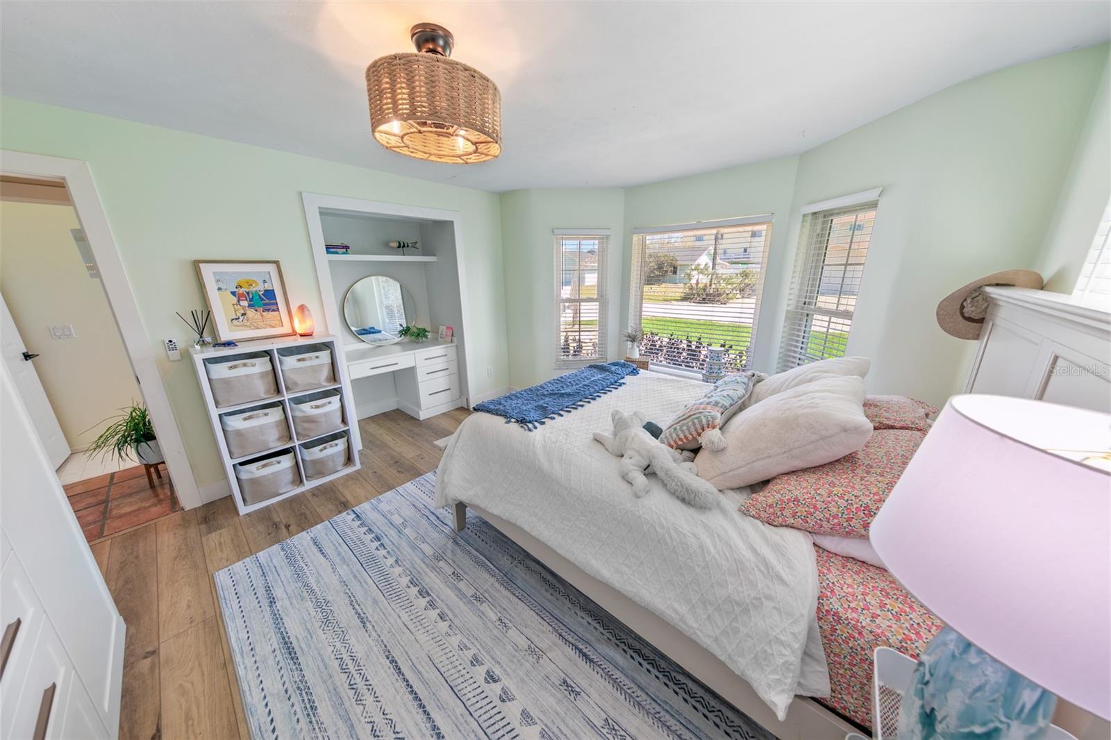 Image 28 of 37 For 4748 Riverglen Boulevard