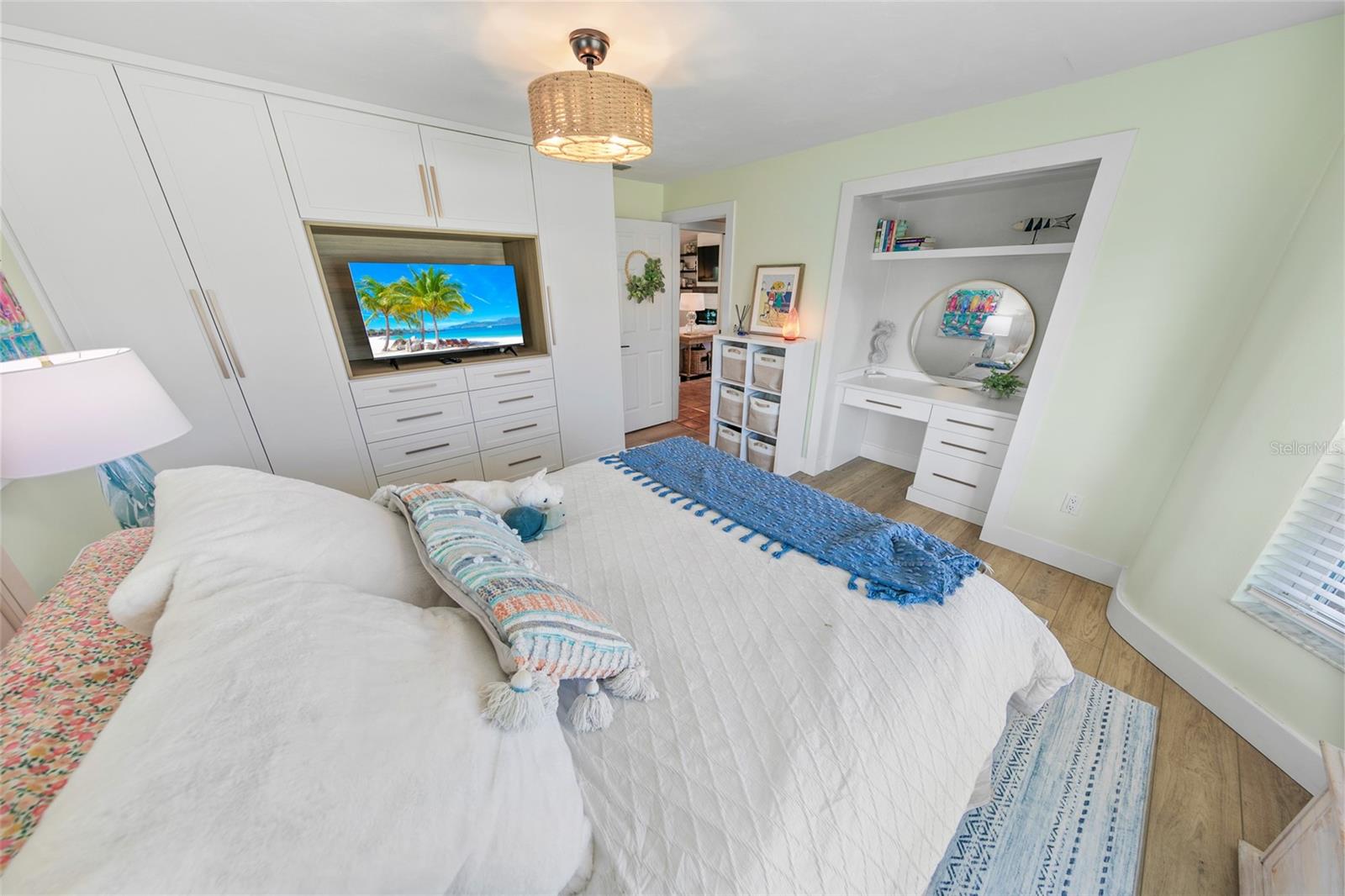 Image 30 of 37 For 4748 Riverglen Boulevard