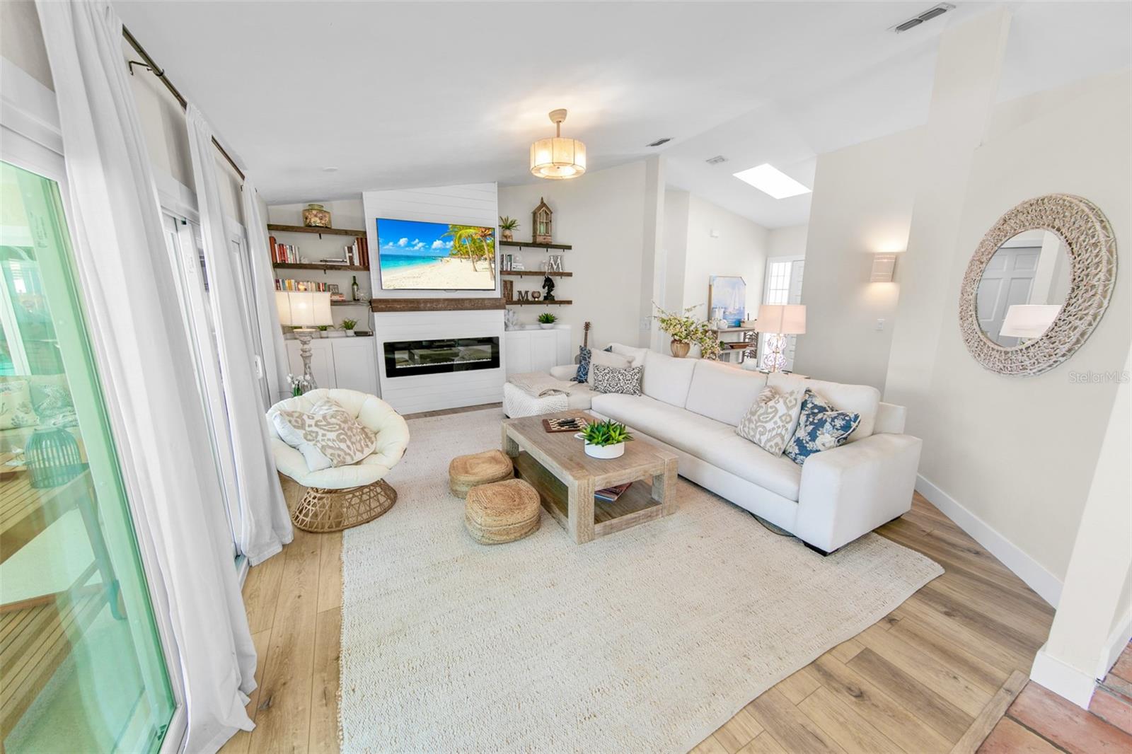 Image 5 of 37 For 4748 Riverglen Boulevard